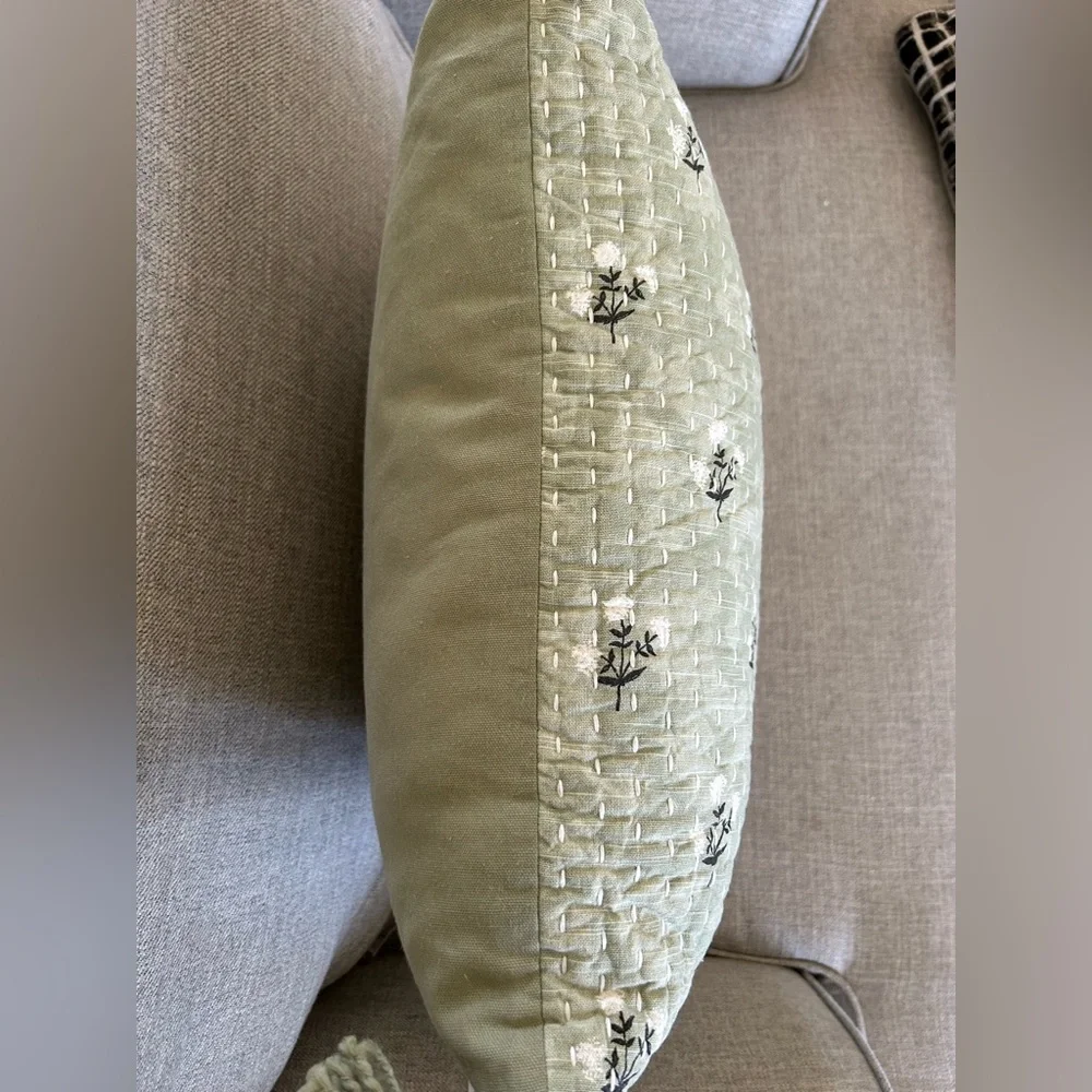 Envogue Duck Feather Sage Pillow Floral & Stitch Detail Cotton Cover 18”x18” EUC